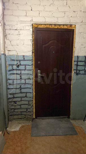 Доля в 2-к. квартире, 54 м², 1/9 эт.