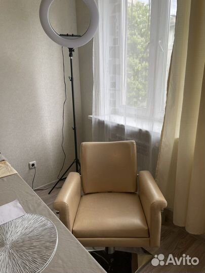 Парикмахерское кресло