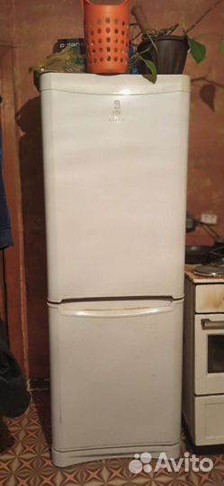 Продам 2 холодильника и морозилку