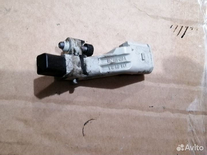 Датчик коленвала Пассат Б6 Б7 Тигуан 03C906433A