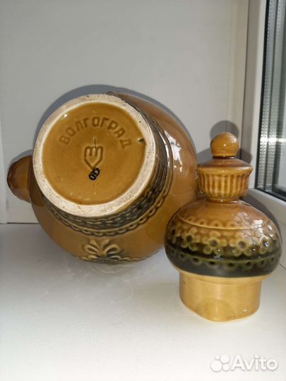 Глиняный кувшин и другая посуда