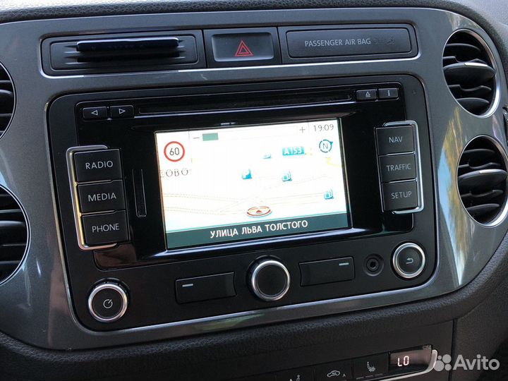 Volkswagen Tiguan 2.0 AT, 2012, 187 000 км