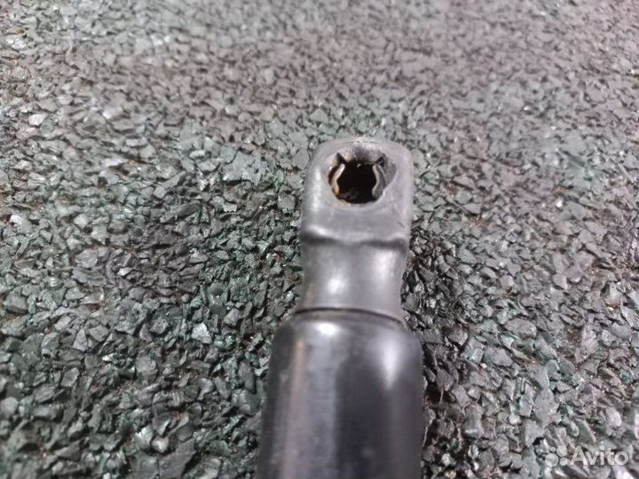 Амортизатор крышки багажника Ауди ку7