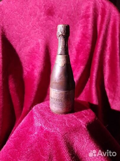 Бронзовая статуэтка