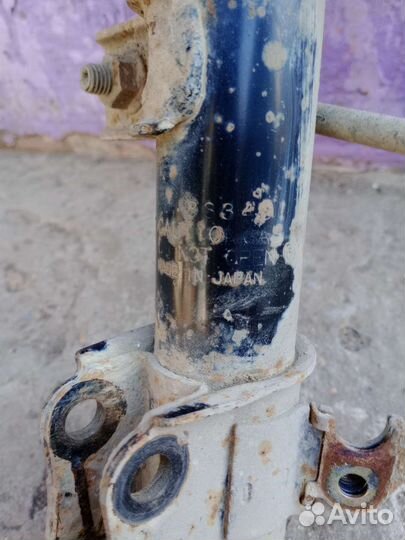 Стойка передняя левая Suzuki Liana 2006г