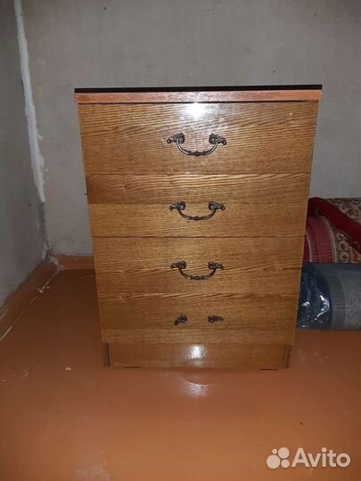 Трюмо и тумбочка