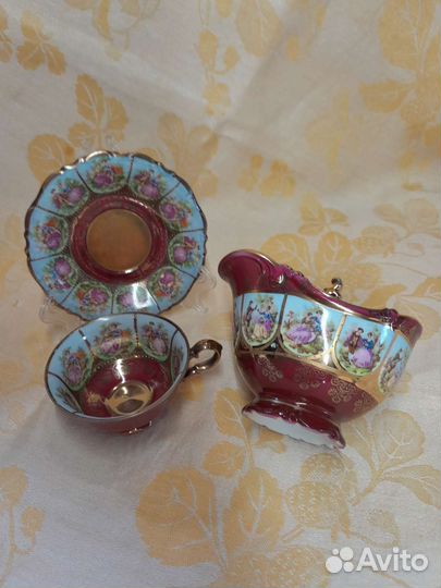 Фарфор с галантными сценами в цвете бордо