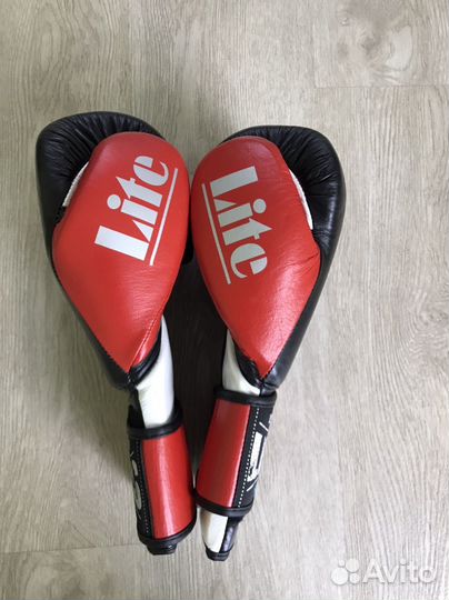 Боксерские перчатки 14oz