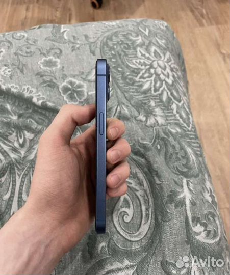 Телефон iPhone 13