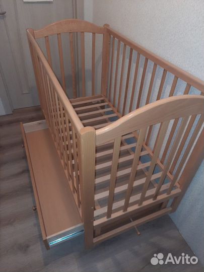 Детская кроватка из массива бука 