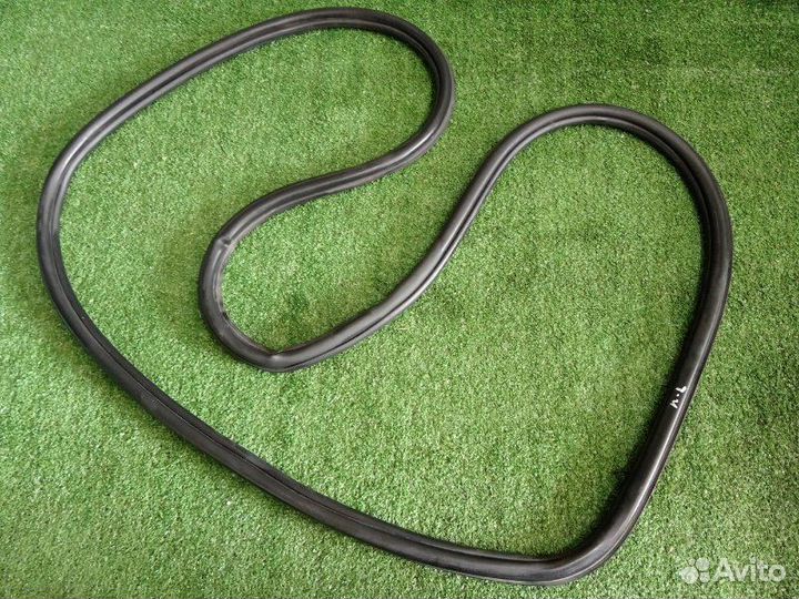 Уплотнитель проема двери передний левый Audi A1