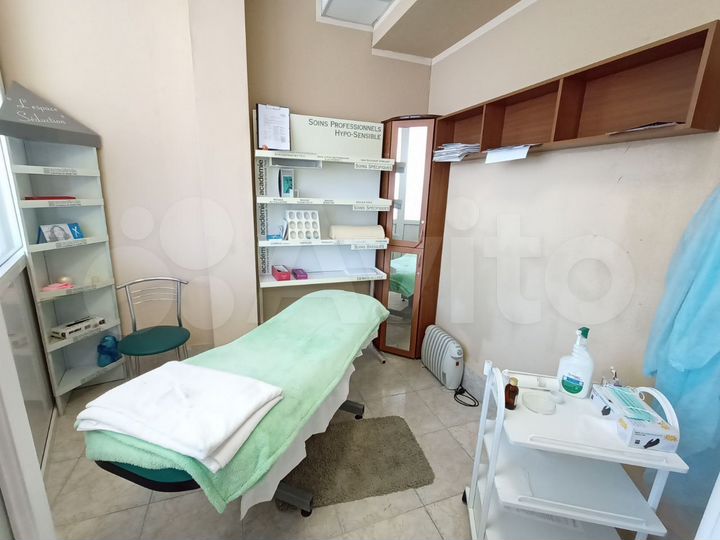 Оборудованный Салон Красоты на Очаковцев, 57.5 м²