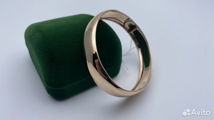 Жесткий золотой браслет