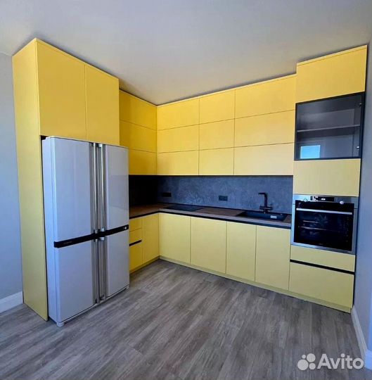 Угловой кухонный гарнитур современный