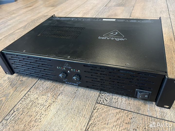 Усилитель мощности Behringer KM750