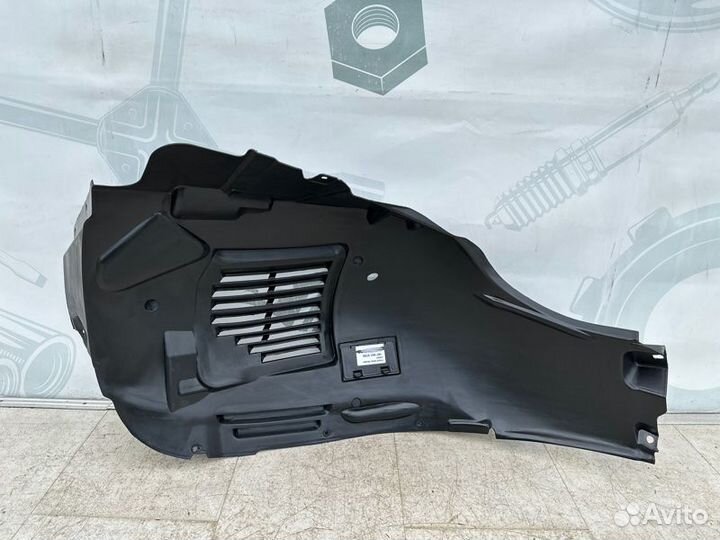 Подкрылок передний правый передняя часть Mercedes