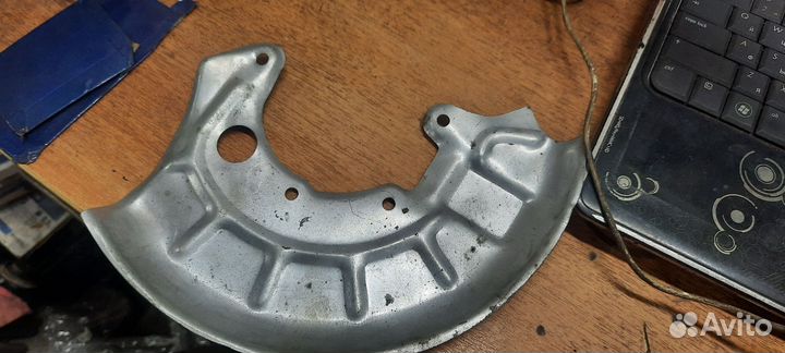 Пыльник тормозного диска гольф 2,3
