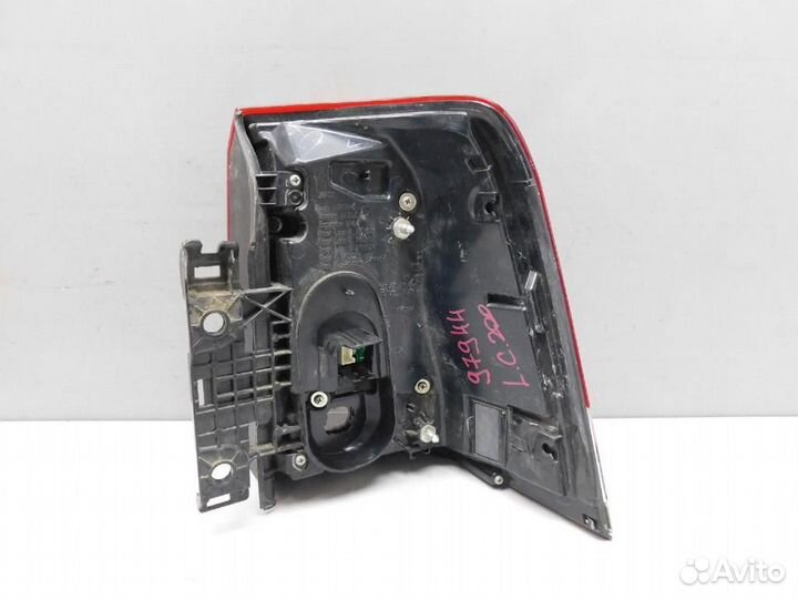 Фонарь задний наружный левый Toyota Land Cruiser