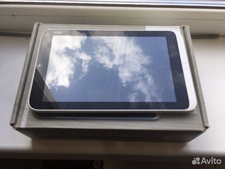 Планшет Acer W3-810