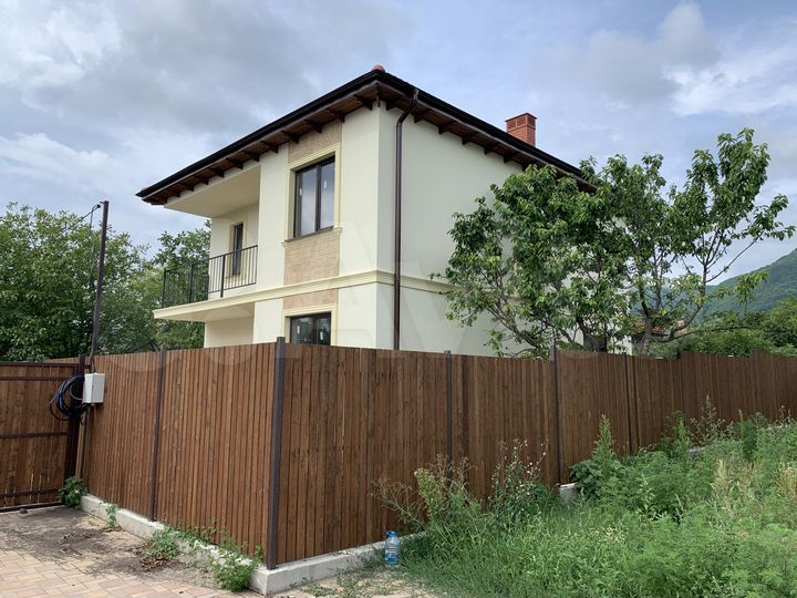 Дом 204 м² на участке 5 сот.