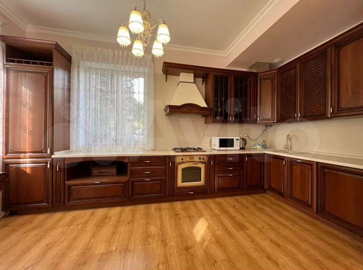 2-к. квартира, 115 м², 2/4 эт.