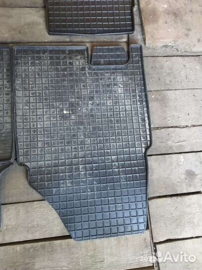 Резиновые ковры в салон