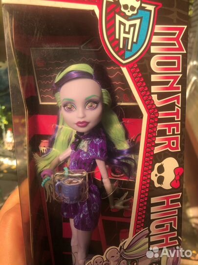 Monster High Twyla Coffin Bean