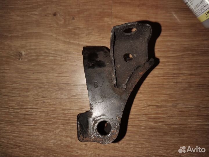 Кронштейн АКПП Toyota Corolla Fielder ZZE124G 1ZZ