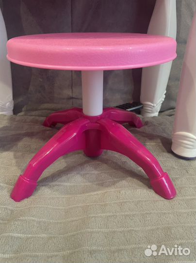 Туалетный столик с зеркалом