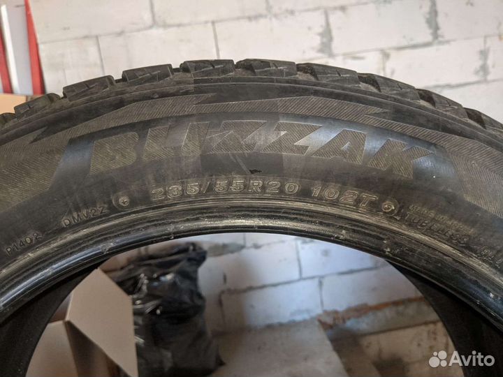 Bridgestone Blizzak DM-V2 235/55 R20 102T