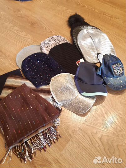 Кепки, шапки, палантин