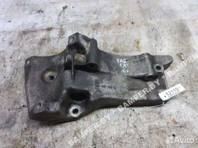 Кронштейн генератора Skoda Octavia 036145169g