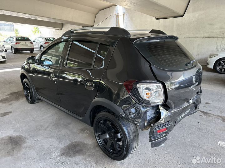 Renault Sandero Stepway 1.6 МТ, 2016, битый, 178 000 км