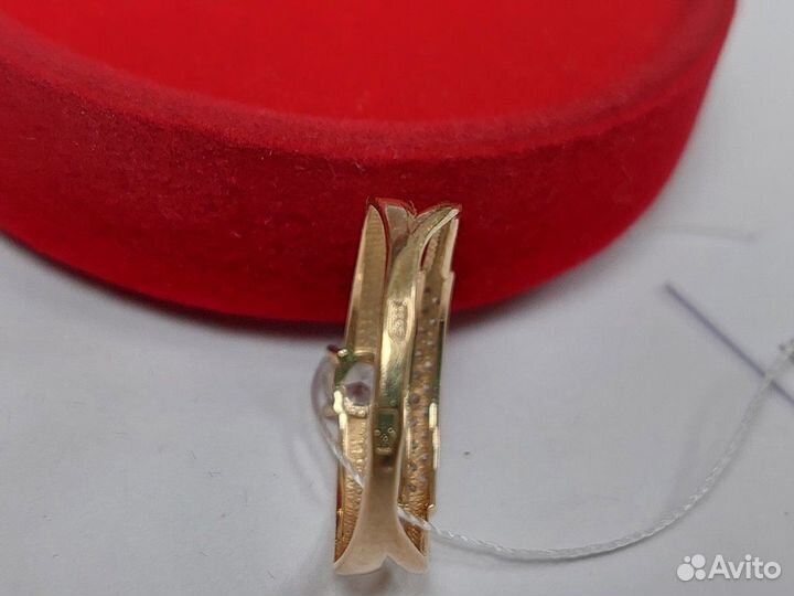 Кольцо с камнями золотое