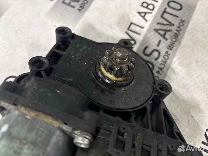 Моторчик стеклоподъемника передний левый Opel