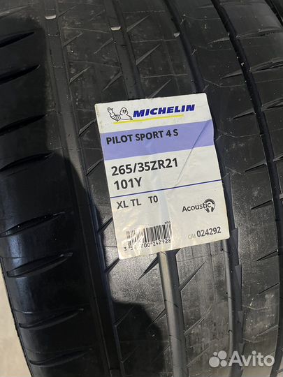 Michelin Pilot Sport 4 S 305/30 R21 и 265/35 R21