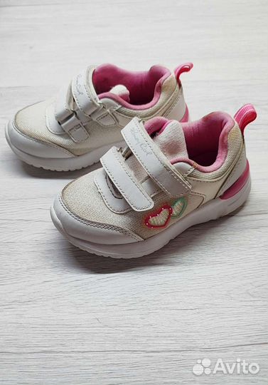 Кроссовки для девочки 24