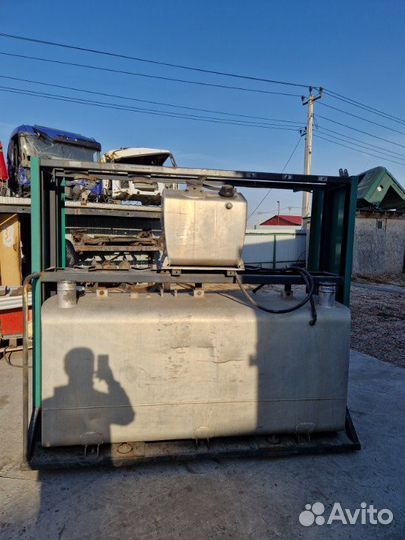 Надстройка с топливным и гидравлическим баком на