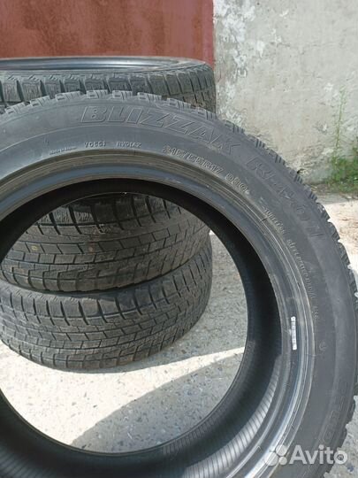 Bridgestone Blizzak Revo1 215/55 R17