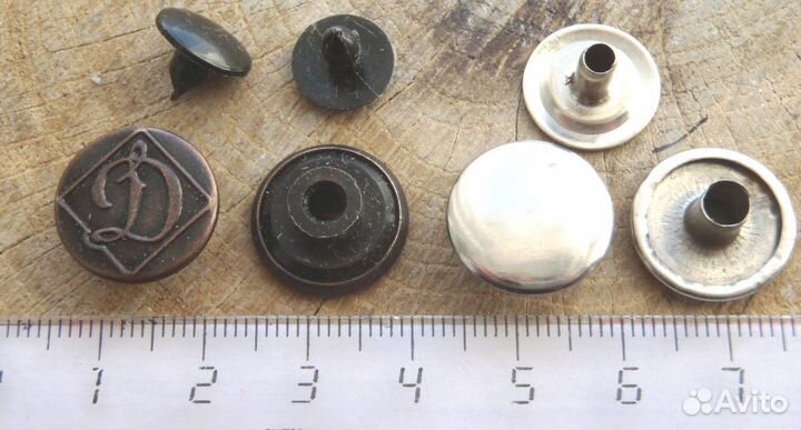 Пуговицы и заклёпки на одежду