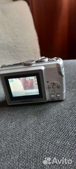 Компактный фотоаппарат