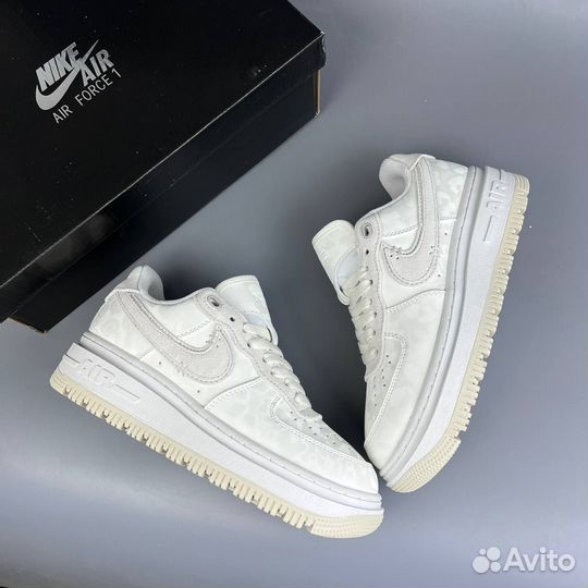 Кроссовки Nike Air Force 1 luxe белые женские