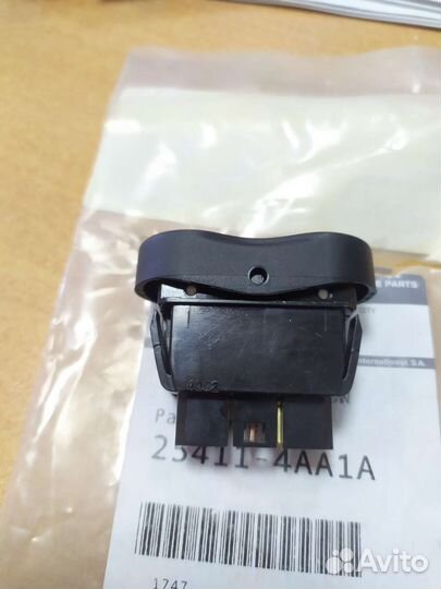 Кнопка стеклоподъемника Almera g15, sandero