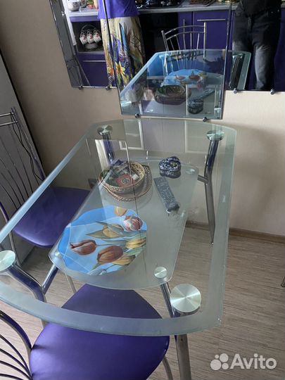 Кухонный стол стеклянный