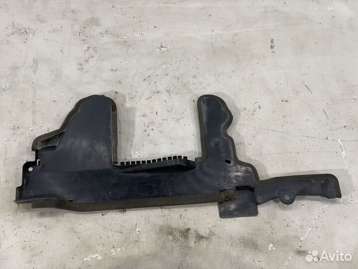 Дефлектор радиатора левый Nissan Qashqai J11