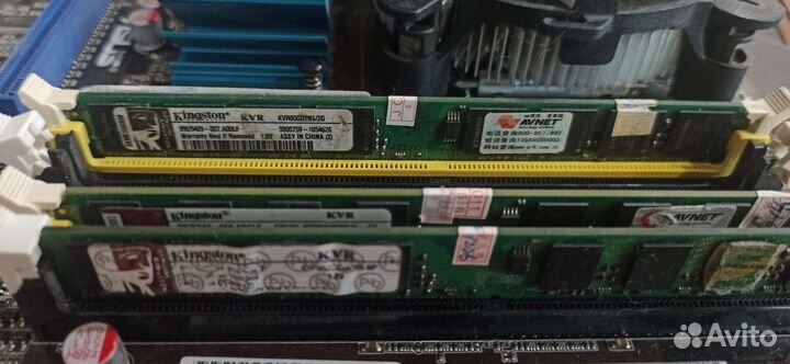 Материнская плата с процессором и памятью