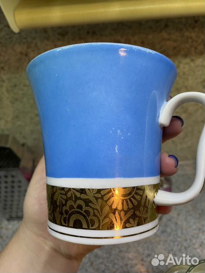 Кружка бирюзового цвета с золочёным декором лфз