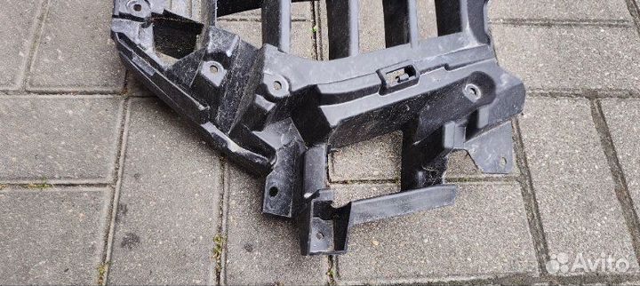 Кронштейн решетка радиатора Audi Q7 4M 2015