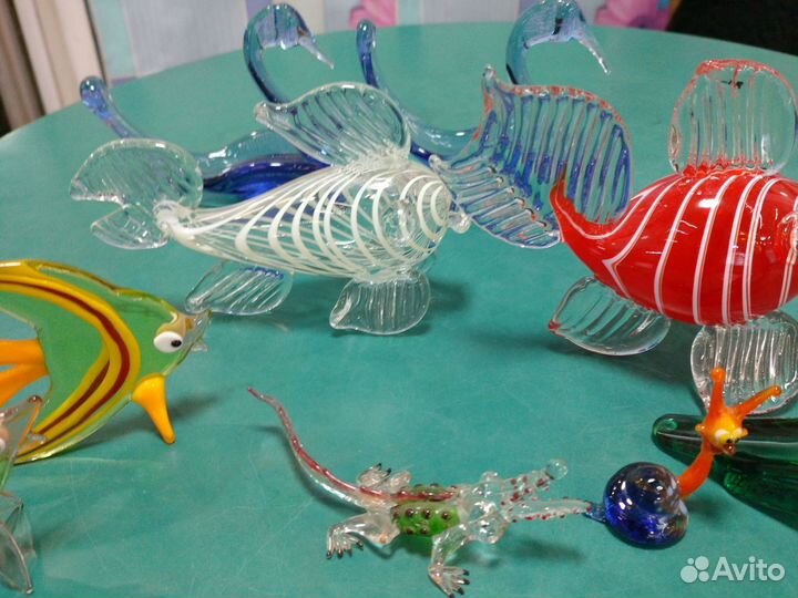 Фигурки из цветного стекла