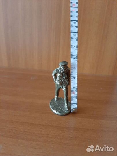 Фигурка О. Бендера